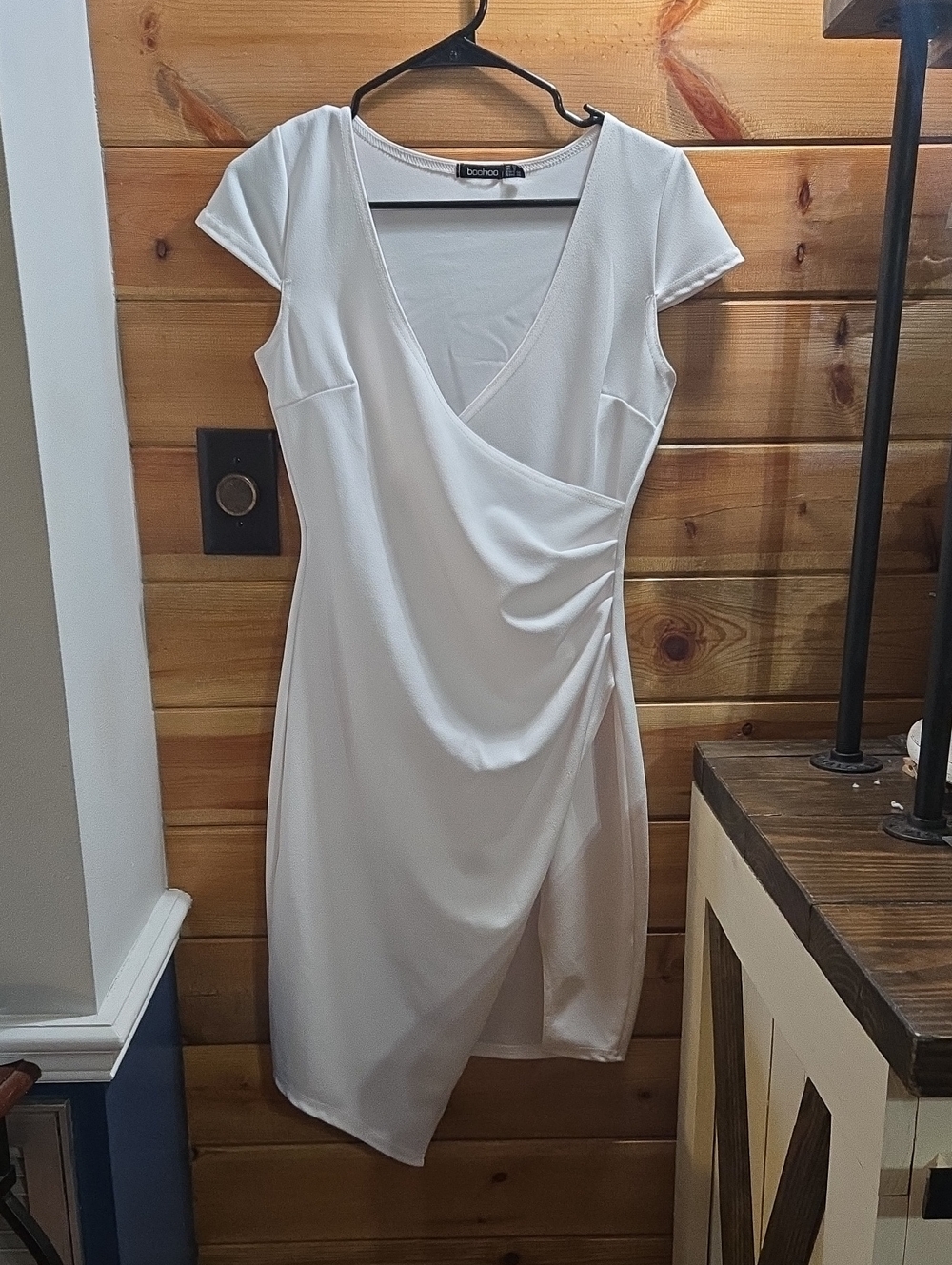 Boohoo White Wrap-Front Cap Sleeve Dress Sz 8 Stretches
